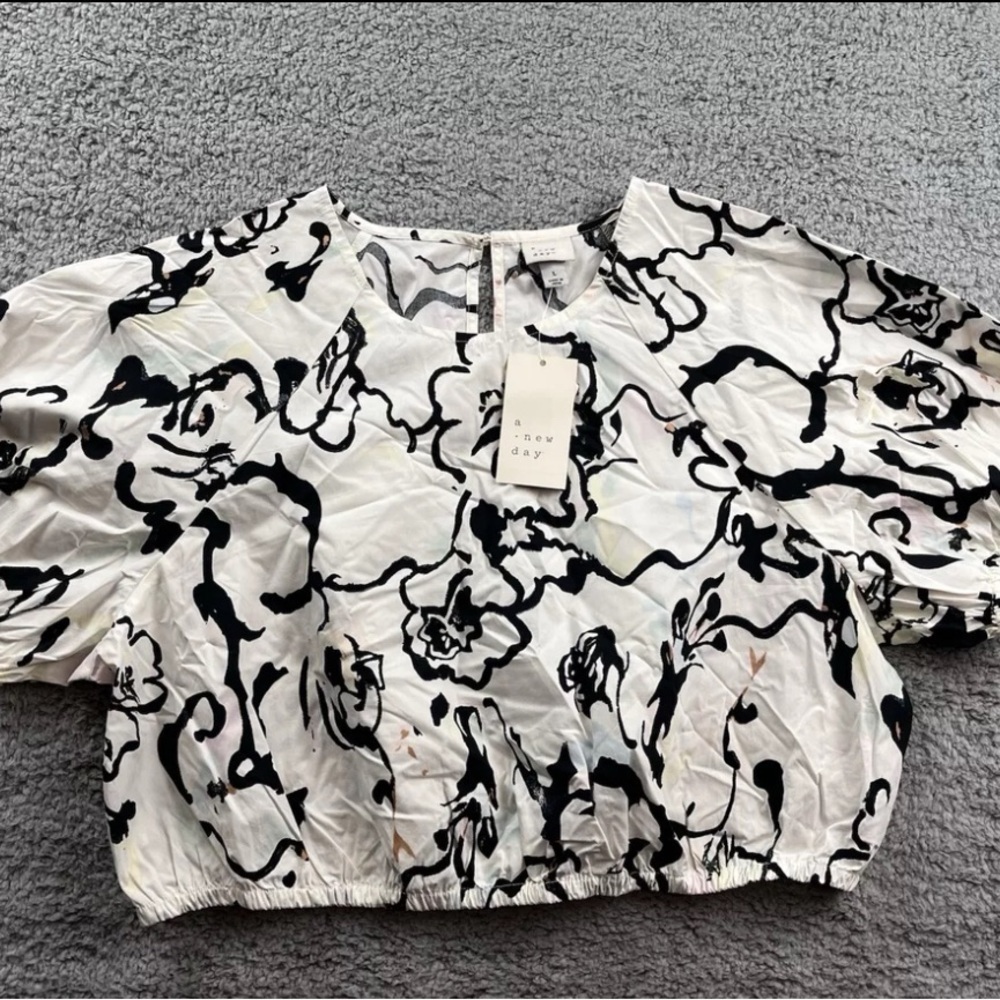 A New Day Women' Puff Short Sleeve Slim Blouse White Black Print- NWOT